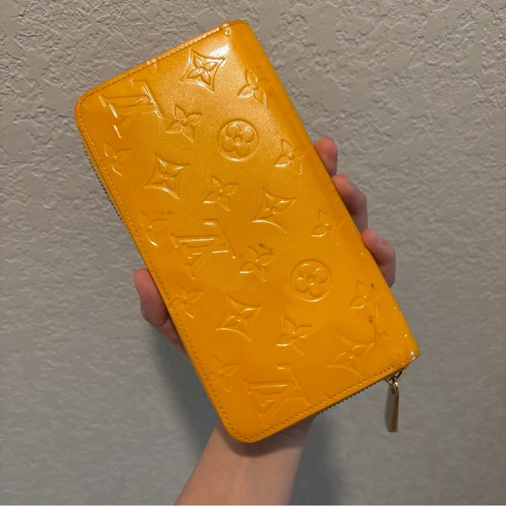 Louis Vuitton Continental Vernis
Yellow Zip Wallet - Picture 16 of 16